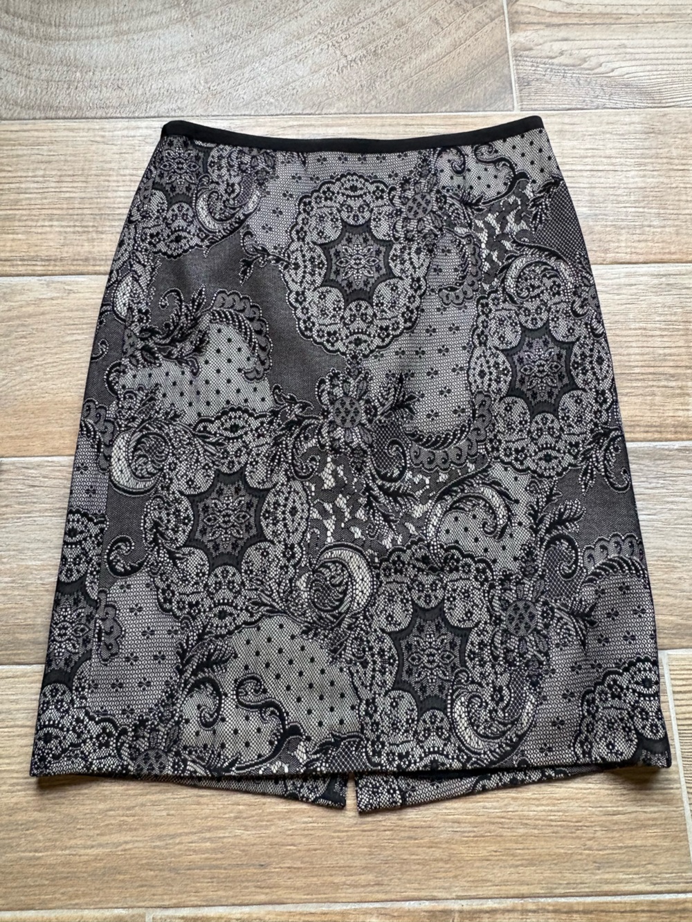 Ann Taylor Black Patterned Lace-Effect Skirt, Size 6